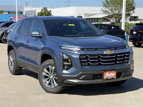 New 2026 Chevrolet Equinox LT image 2