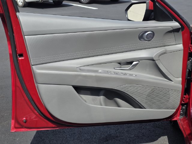 Used 2024 Hyundai Elantra SEL FWD image 17