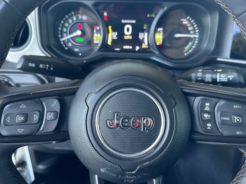 Used 2024 Jeep Wrangler Unlimited AWD/4WD image 32