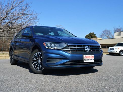 Used 2019 Volkswagen Jetta SE w/ Cold Weather Package image 24