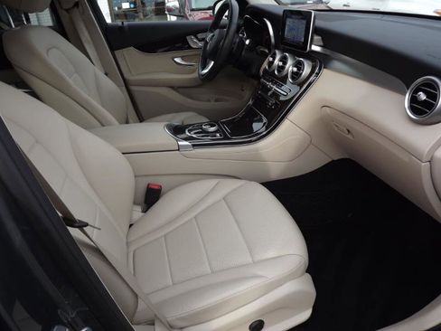 Used 2018 Mercedes-Benz GLC 300 4MATIC image 30