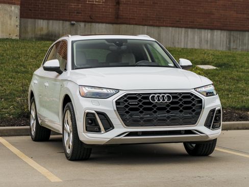 Certified 2024 Audi Q5 2.0T Prestige w/ Prestige Package AWD/4WD image 2