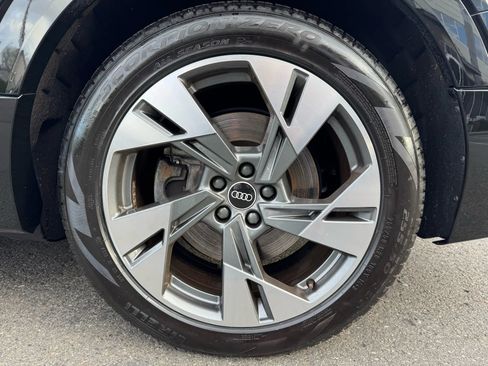 Used 2021 Audi e-tron Premium Plus w/ Premium Plus Package image 18