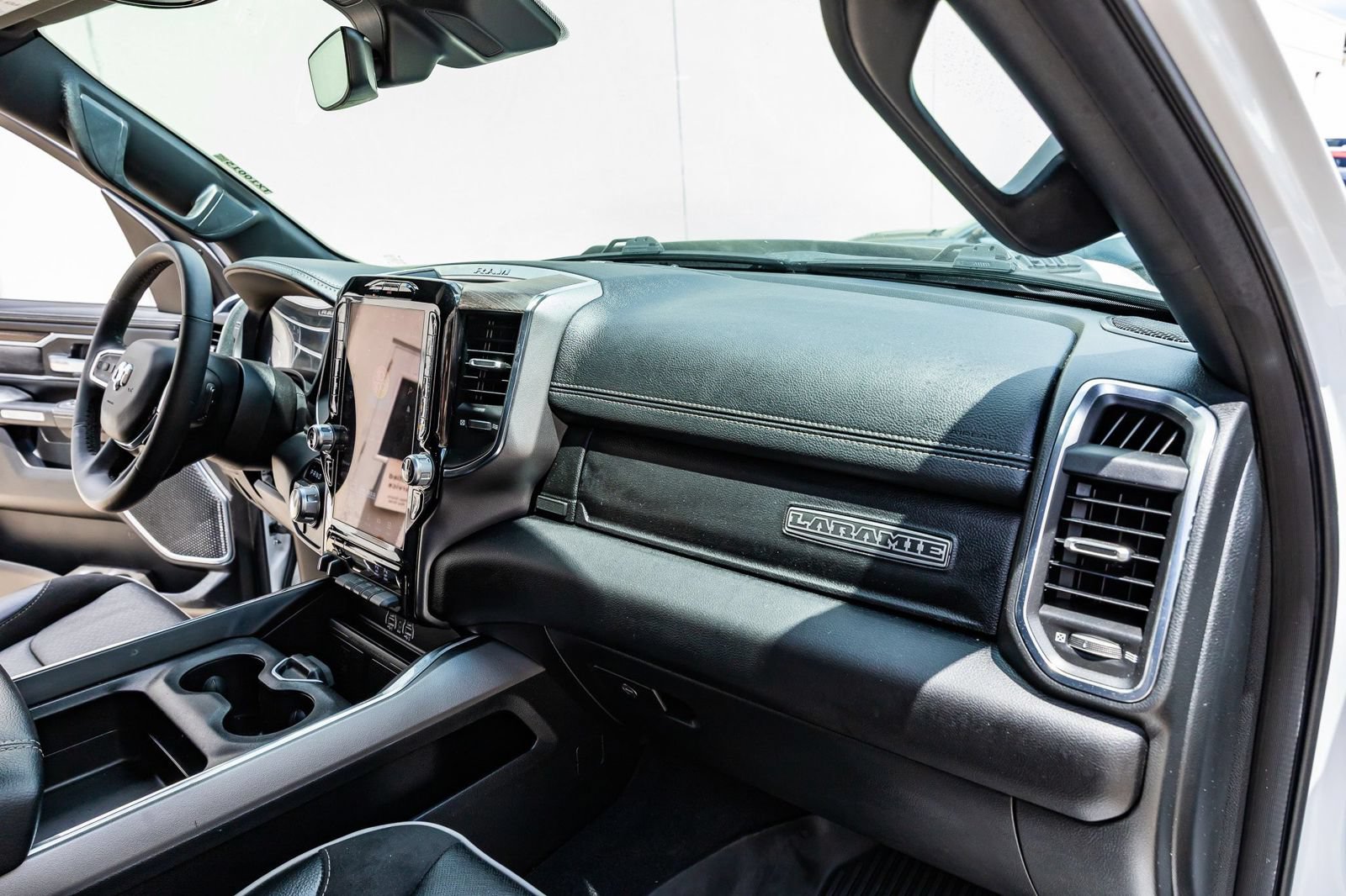 Used 2025 RAM 1500 Laramie AWD/4WD image 18