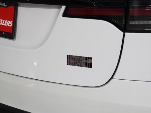 Used 2022 Tesla Model X Plaid image 4