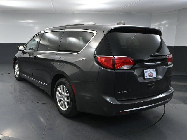 Used 2020 Chrysler Pacifica Touring-L FWD image 5