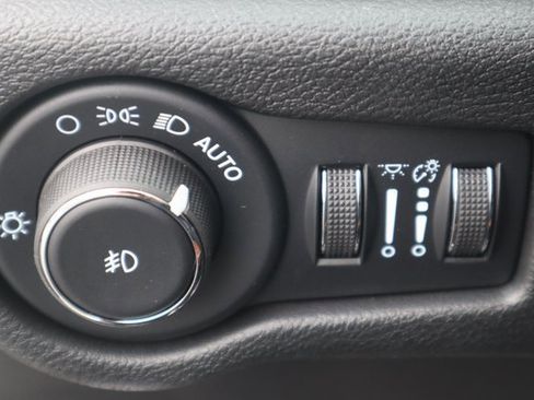 New 2026 Chrysler Pacifica Pinnacle image 9