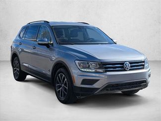 Used 2019 Volkswagen Tiguan SE w/ 3rd Row Seat Package video 3