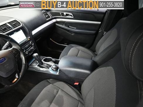 Used 2017 Ford Explorer XLT w/ Equipment Group 201A AWD/4WD image 16