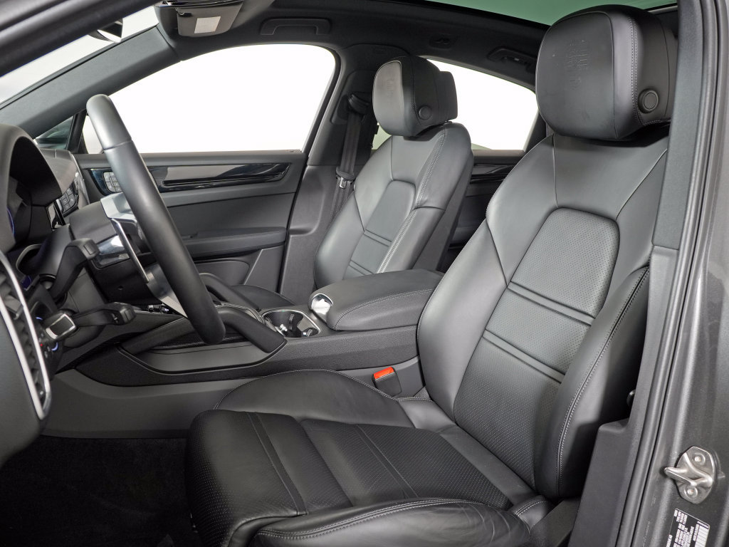 Certified 2023 Porsche Cayenne Coupe AWD/4WD image 5