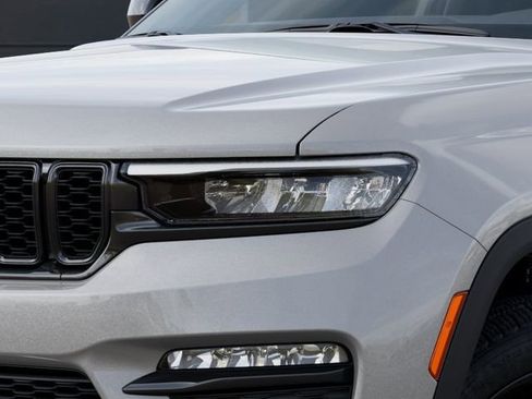 New 2025 Jeep Grand Cherokee Limited w/ Luxury Tech Group II AWD/4WD image 10