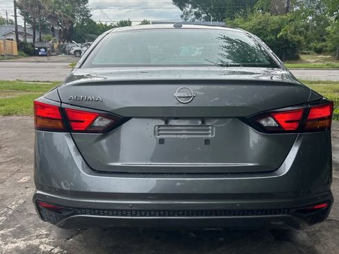 Used 2025 Nissan Altima 2.5 SV FWD image 3