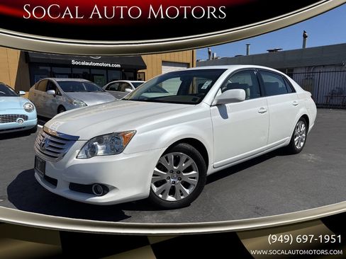 Used 2010 Toyota Avalon XLS image 1