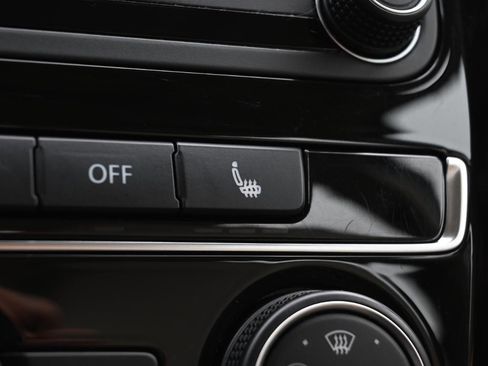 Used 2019 Volkswagen Passat 2.0T Wolfsburg w/ Wheels & Sunroof Package image 3