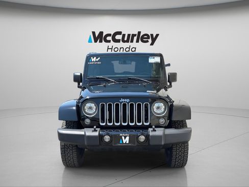 Used 2018 Jeep Wrangler Unlimited Sahara w/ Connectivity Group AWD/4WD image 6