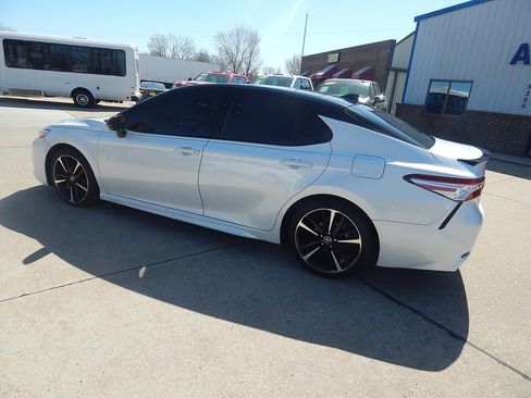 Used 2020 Toyota Camry XSE image 8