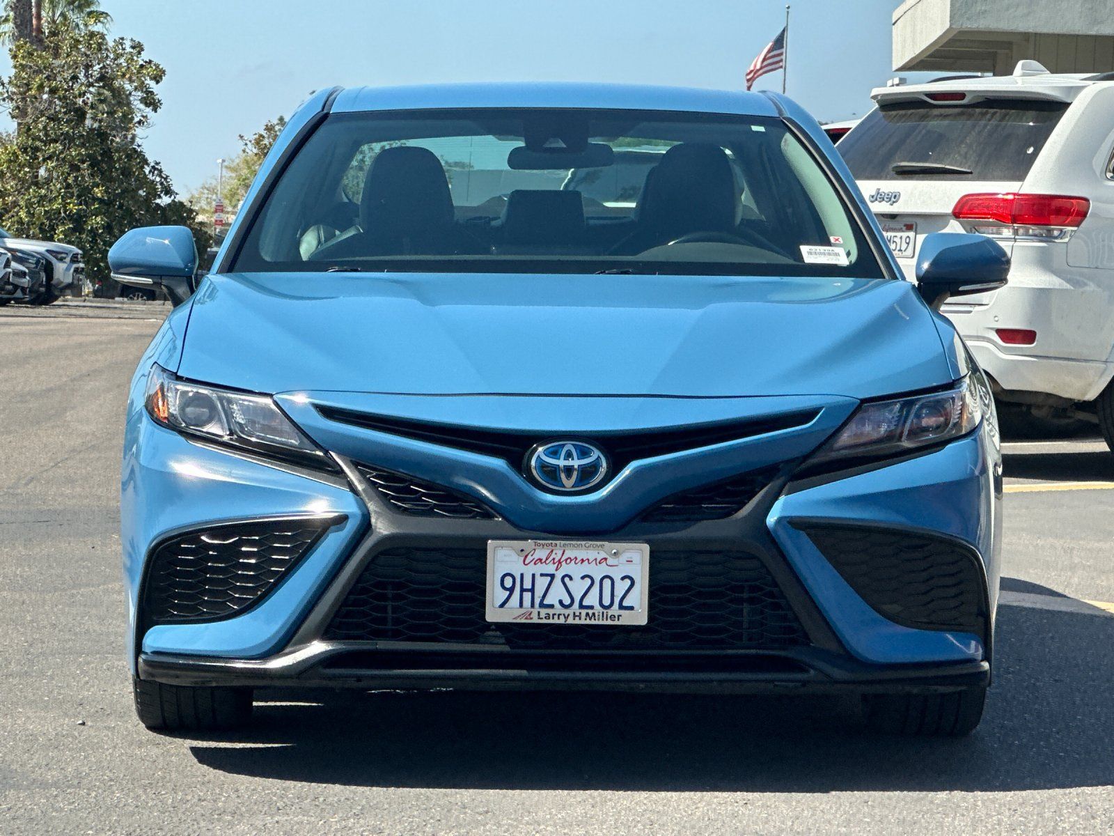 Used 2024 Toyota Camry SE w/ Cold Weather Package FWD image 7