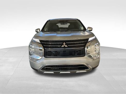 New 2025 Mitsubishi Outlander SE image 11