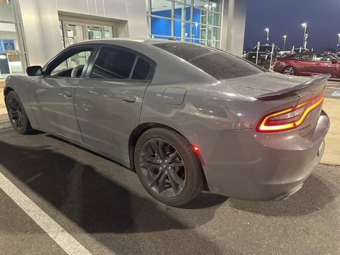 Used 2018 Dodge Charger SXT w/ Blacktop Package image 4