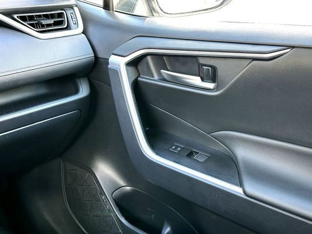 Certified 2025 Toyota RAV4 XLE AWD/4WD image 27