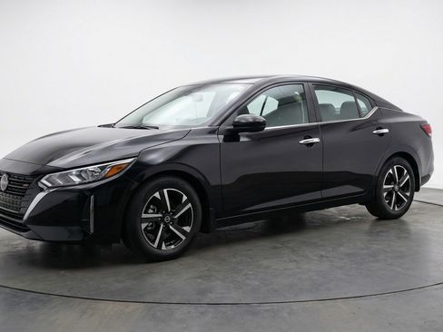 Used 2025 Nissan Sentra SV image 3