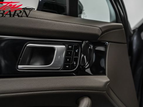 Used 2018 Porsche Panamera 4 image 27