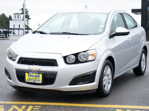 Used 2015 Chevrolet Sonic LT image 10