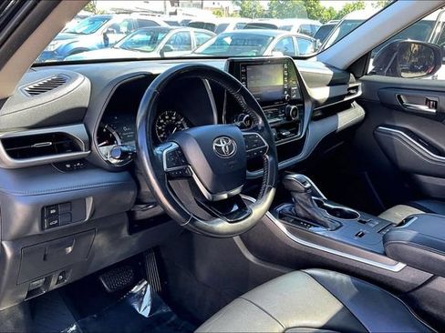 Used 2021 Toyota Highlander XLE FWD image 14