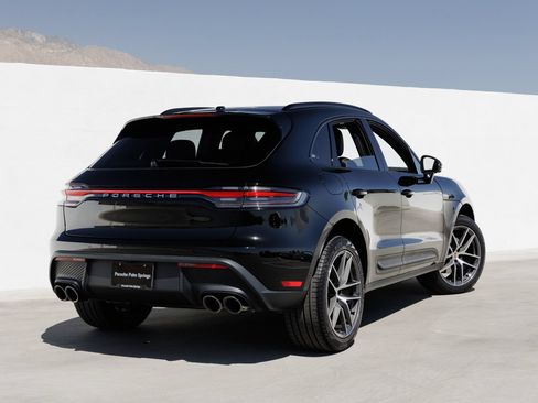 Certified 2026 Porsche Macan AWD/4WD image 7