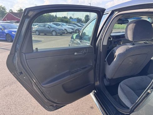 Used 2015 Chevrolet Impala LT w/ LT Sunroof Package FWD image 13