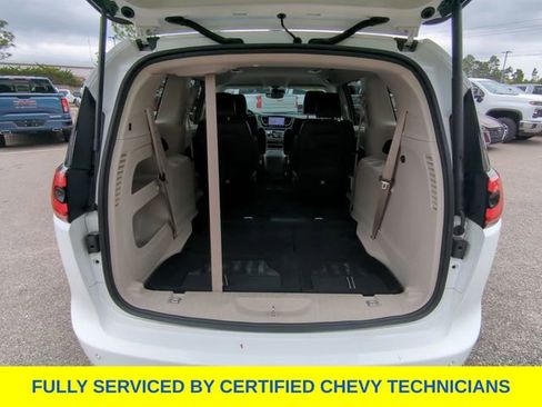 Used 2023 Chrysler Pacifica Touring-L FWD image 40