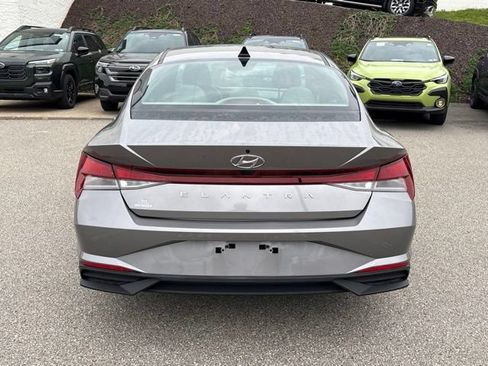 Used 2023 Hyundai Elantra SEL FWD image 4