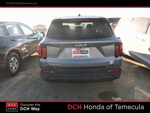 Used 2023 Kia Sorento LX image 6