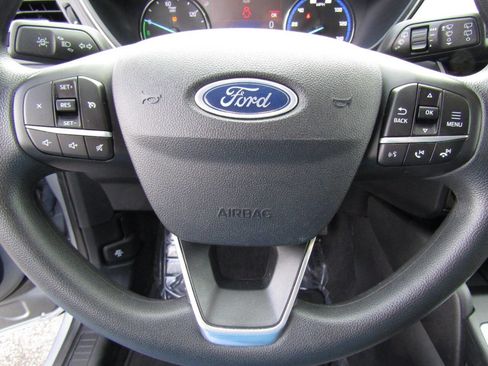 Used 2022 Ford Escape SE image 19