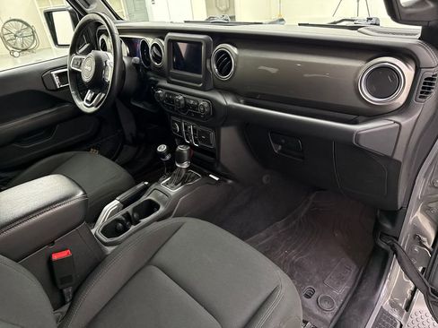 Used 2018 Jeep Wrangler Unlimited Sahara w/ Cold Weather Group AWD/4WD image 21