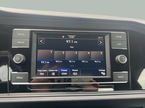 Used 2023 Volkswagen Jetta SE FWD image 19