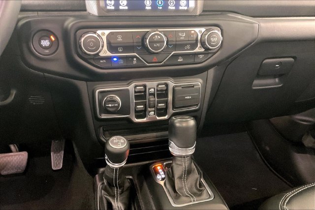 Used 2023 Jeep Wrangler Unlimited Sahara AWD/4WD image 8