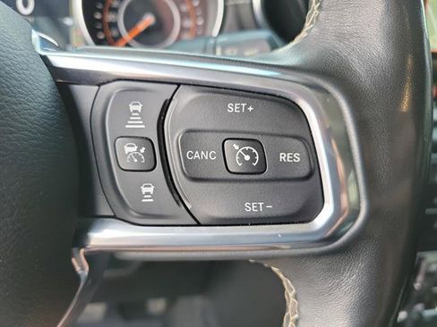 Used 2020 Jeep Gladiator Overland AWD/4WD image 18
