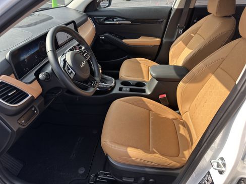 Used 2024 Kia Seltos SX w/ SX Sunroof Package image 10