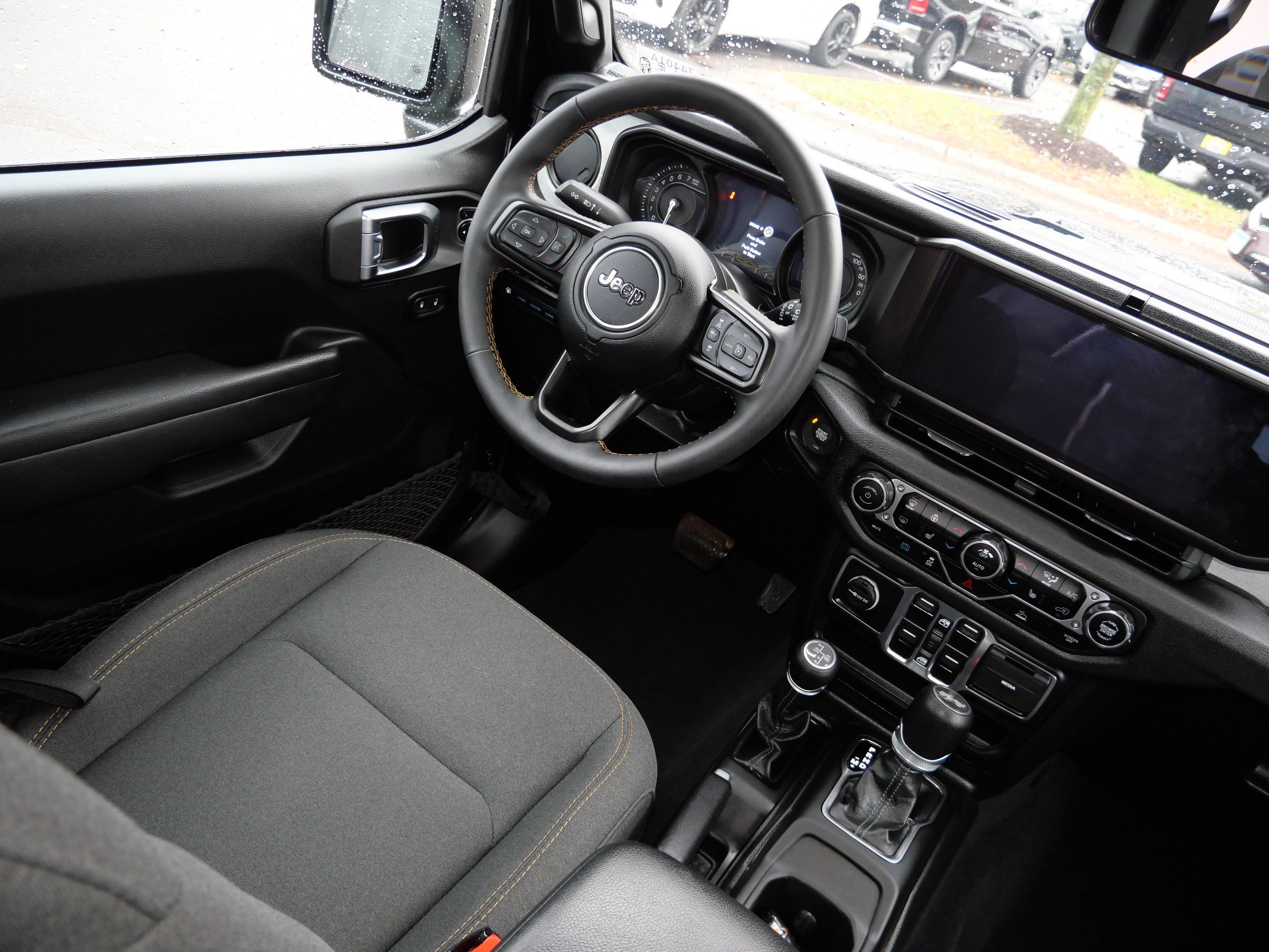 Used 2024 Jeep Wrangler Unlimited w/ Convenience Group AWD/4WD image 10