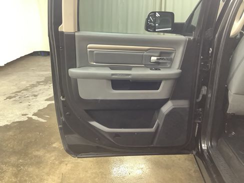 Used 2018 RAM 1500 Classic SLT image 26