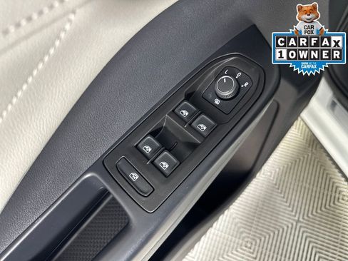 Used 2025 Volkswagen Taos SEL image 13