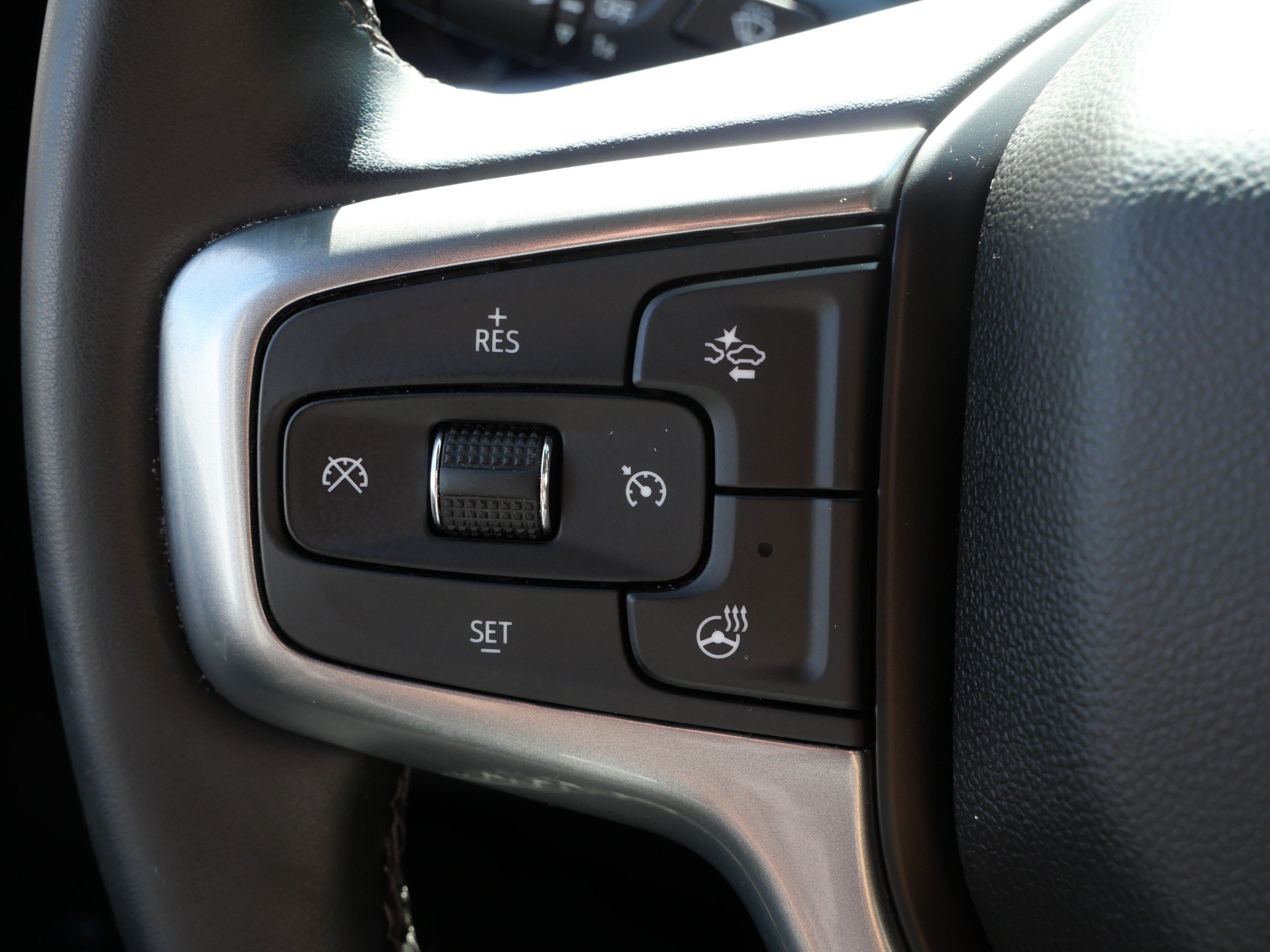 Used 2025 Chevrolet Silverado 1500 LT AWD/4WD image 25