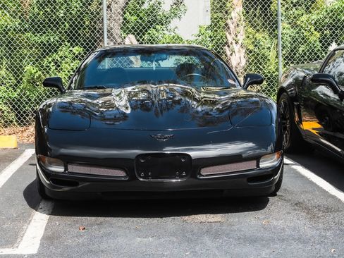Used 2002 Chevrolet Corvette Z06 w/ Memory Pkg RWD image 2