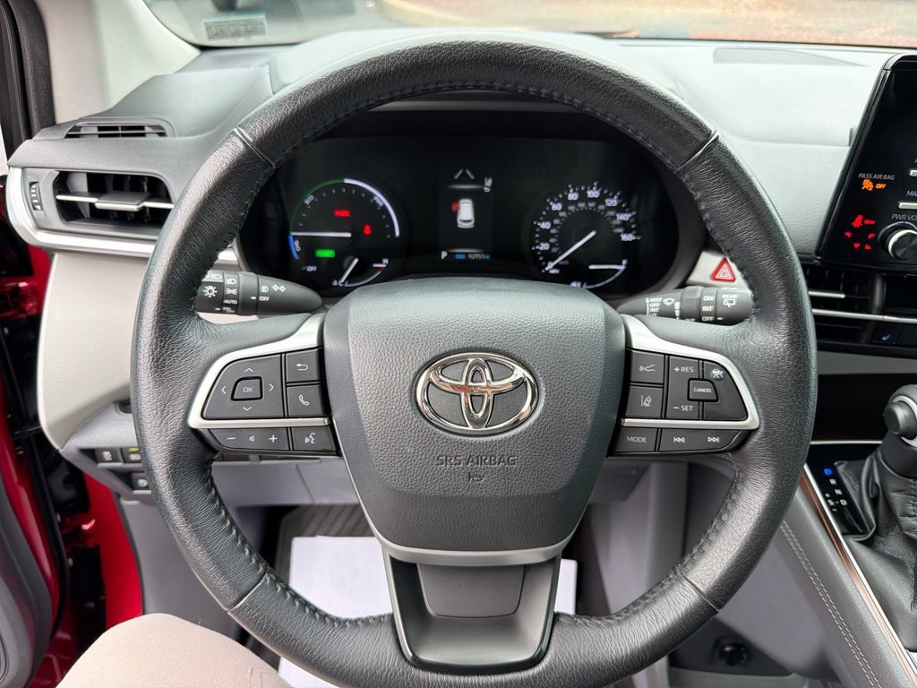 Used 2021 Toyota Sienna XLE AWD/4WD image 21