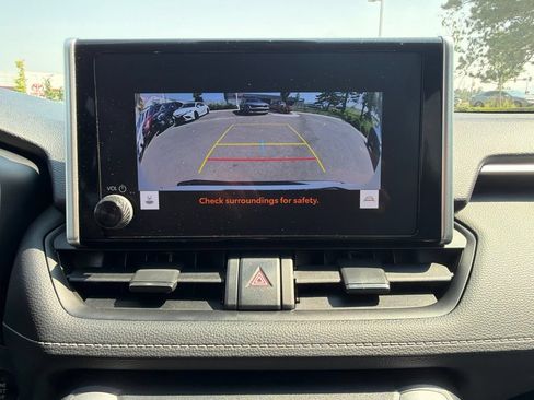 Used 2024 Toyota RAV4 XLE AWD/4WD image 32