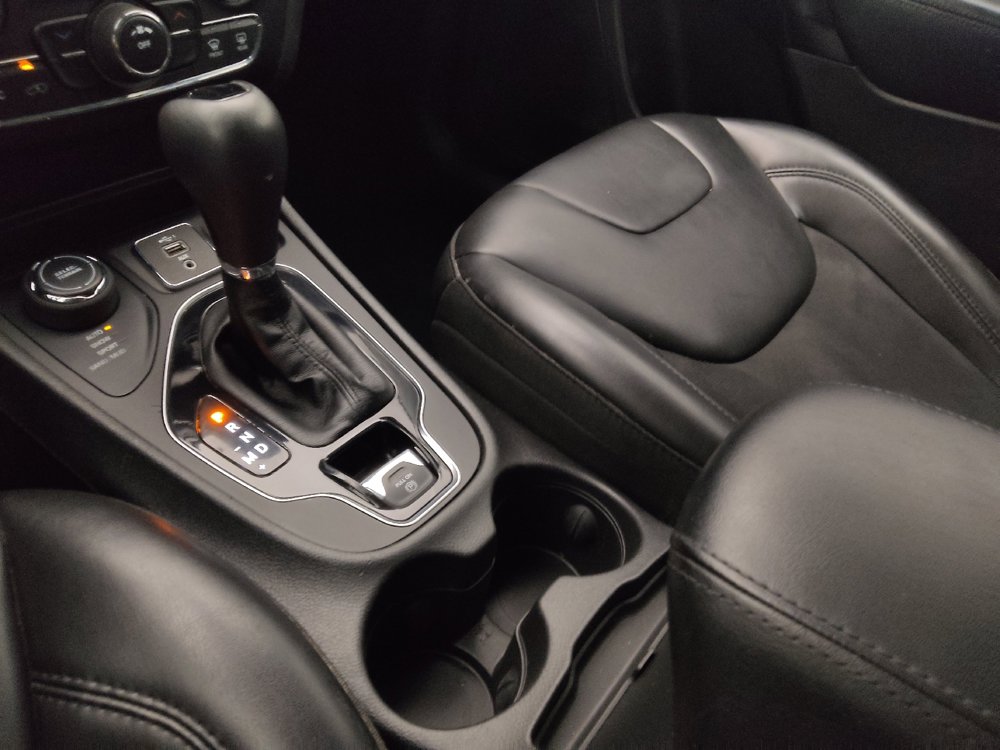 Used 2021 Jeep Cherokee Latitude Plus AWD/4WD image 26