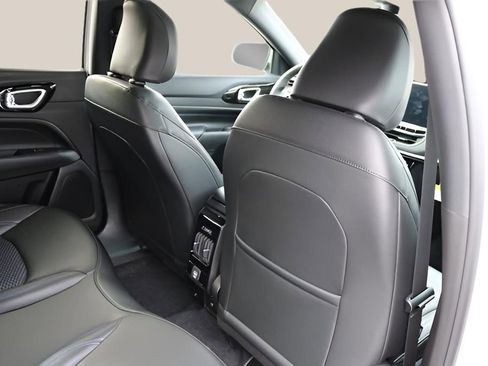 New 2026 Jeep Compass Latitude image 18