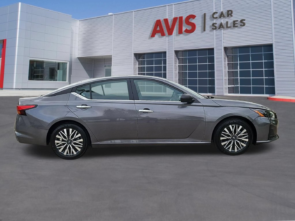 Used 2025 Nissan Altima 2.5 SV FWD image 5