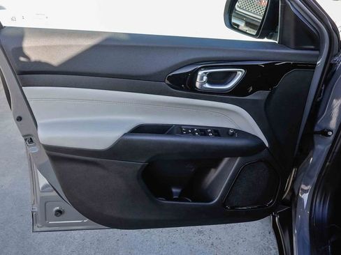 Used 2024 Jeep Compass Limited image 21